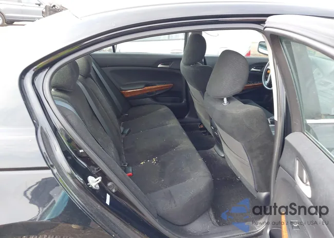 1HGCP2F7XBA110738: 42754276