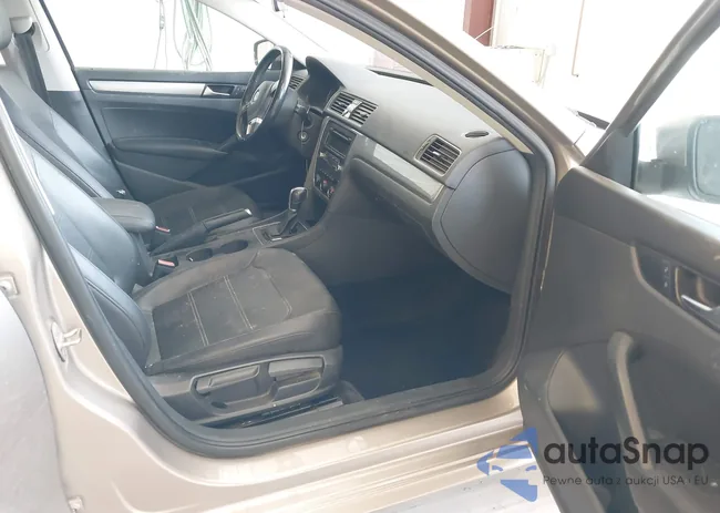 1VWAT7A33FC028442: 42754557