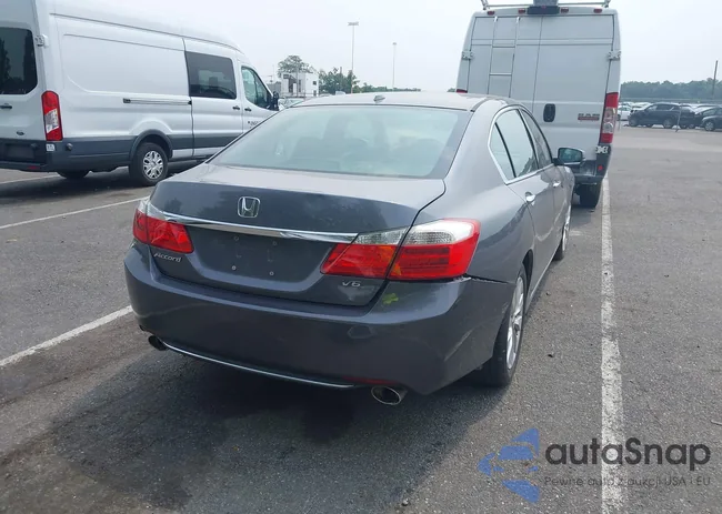 1HGCR3F85DA037743: 42755609