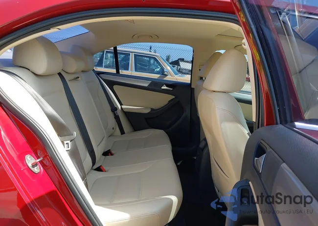 3VWDB7AJ8HM232220: 42755068