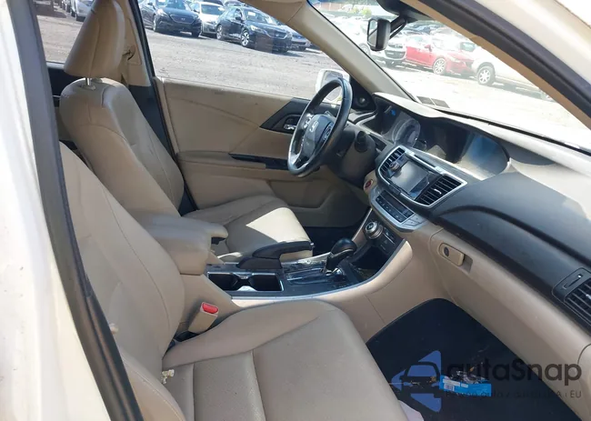 1HGCR2F8XDA211347: 42758158