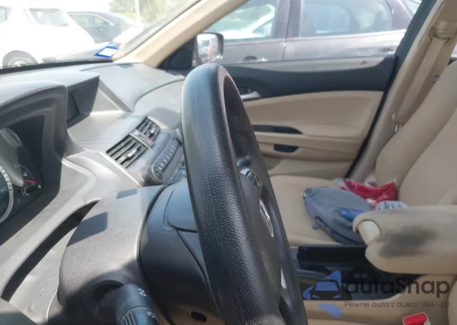 1HGCP2F40BA098928: 42758410