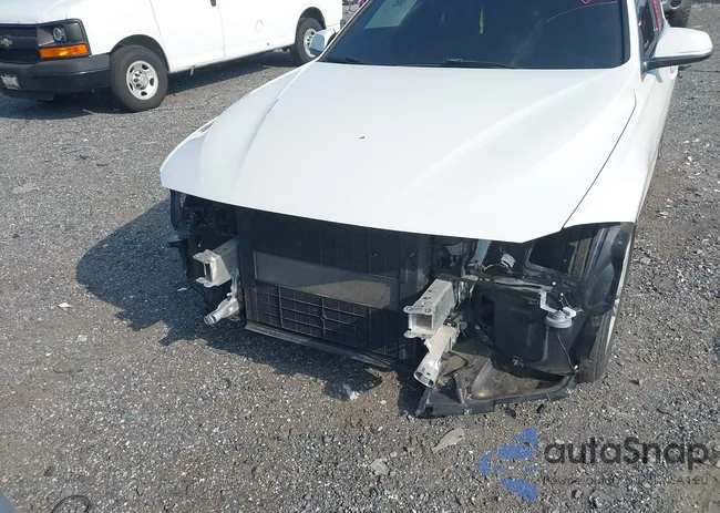 WBA8B9C58JK677499: 42758578