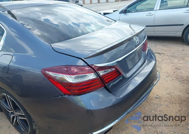 1HGCR2F18HA083893: 42759160