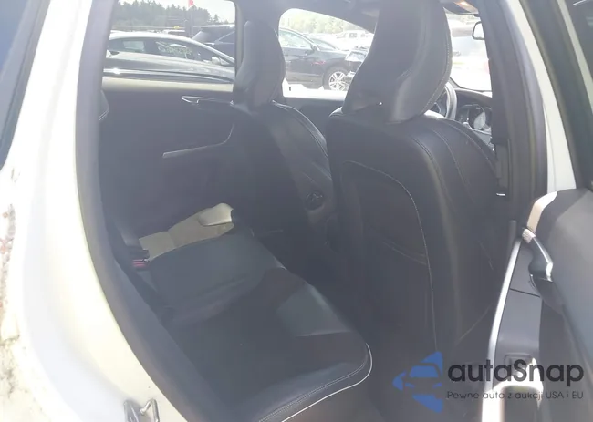 YV4902RH2F2566313: 42760174