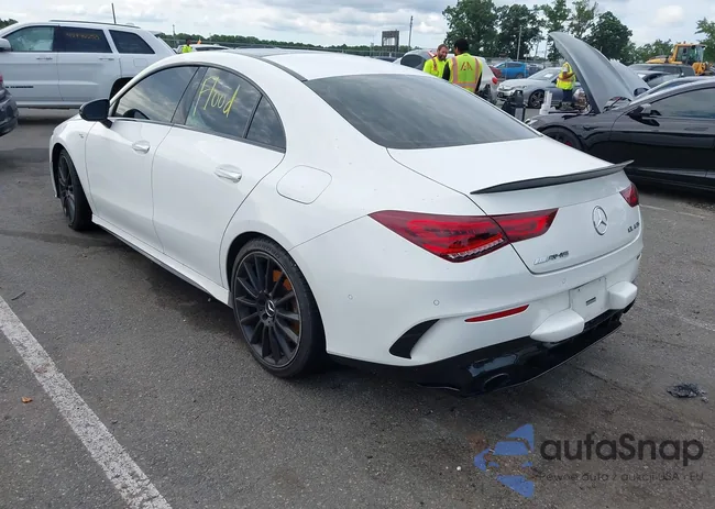 W1K5J5BB6LN135303: 42760175