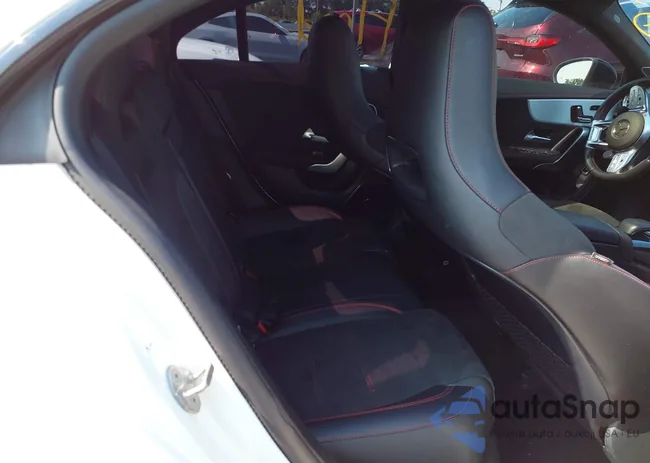 W1K5J5BB6LN135303: 42760175