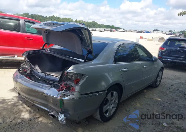 JH4KB16677C003764: 42760228