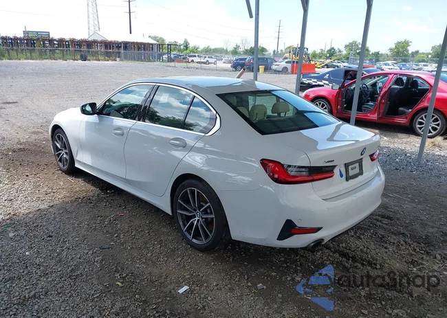 3MW5R7J02L8B03933: 42759893