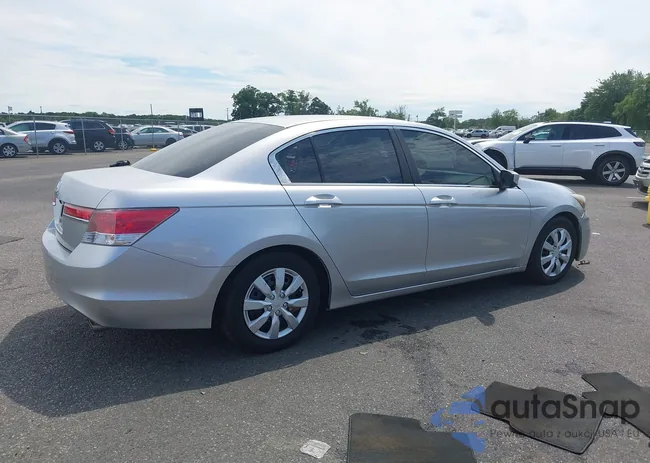 1HGCP2F33BA070497: 42761327