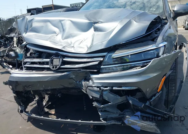 3VV4B7AX6KM079045: 42760741