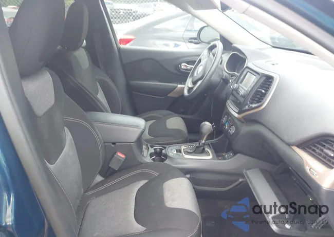 1C4PJLCB8JD524145: 42760779