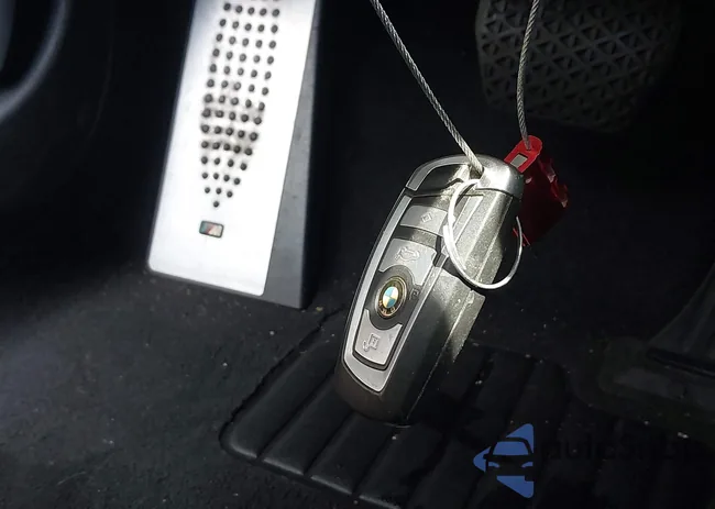 WBAKB8C50CC963277: 42760975