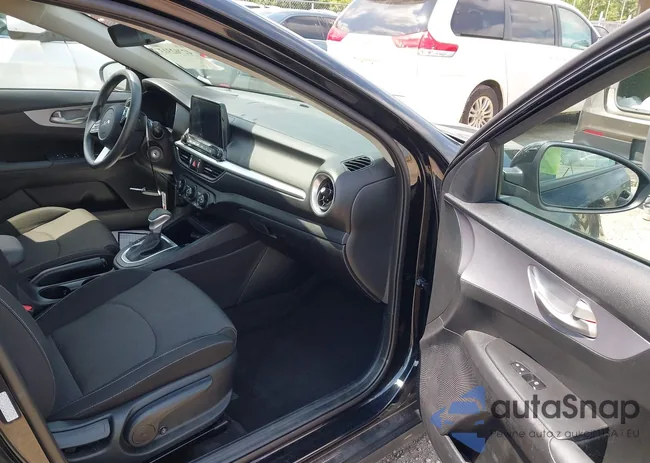 3KPF24AD1RE770354: 42762313