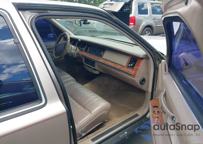 1LNLM81WXPY643062: 42762930