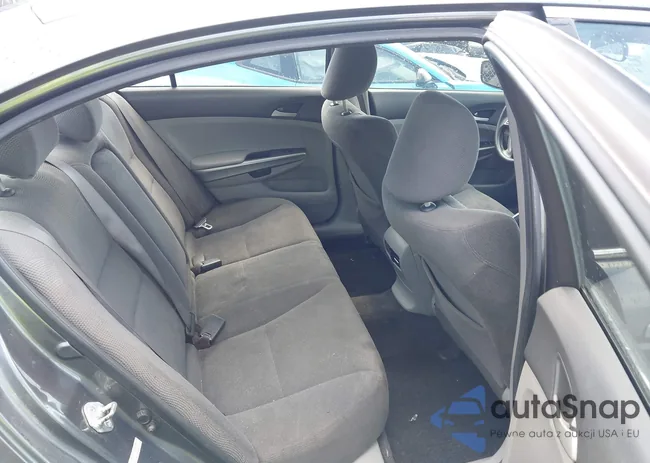 1HGCP2F74AA086712: 42768202