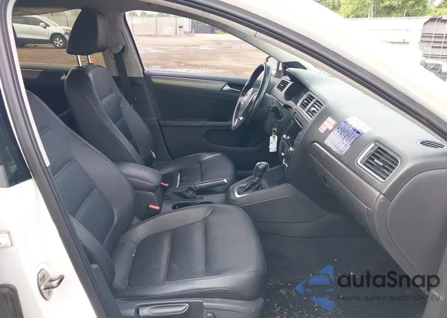 3VWLL7AJ3DM418377: 42768223