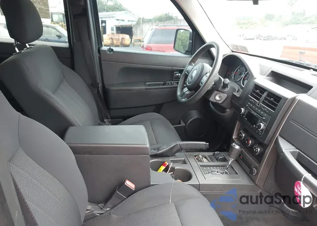 1C4PJMAK9CW100487: 42768334