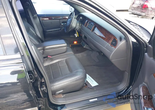 1L1FM81W4YY903827: 42768021