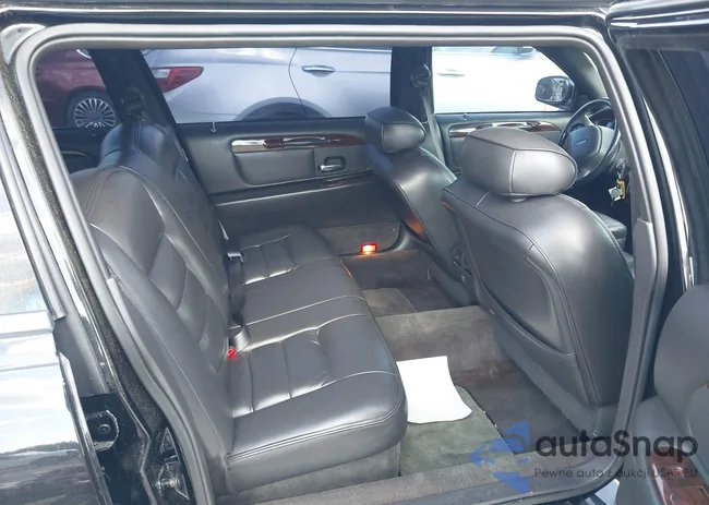 1L1FM81W4YY903827: 42768021