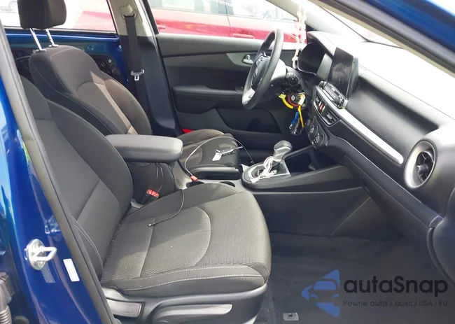 3KPF24AD1ME411370: 42769497