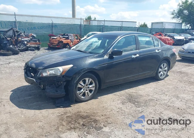 1HGCP3F83CA008486: 42768758