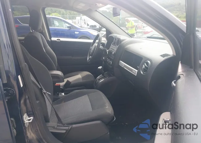 1C4NJDBB5GD556770: 42770555