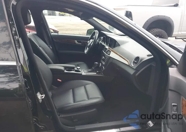 WDDGF4HB8CA632100: 42772403