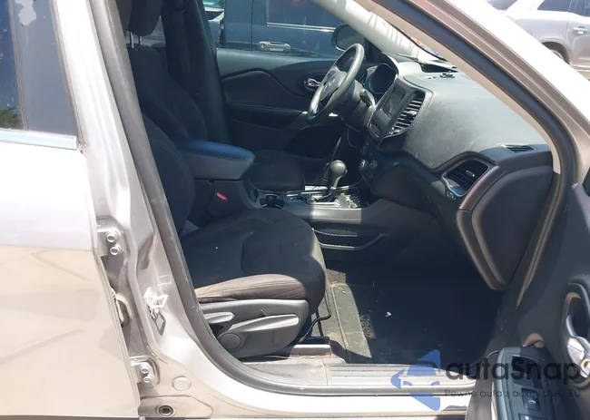 1C4PJLCB6KD145744: 42774468