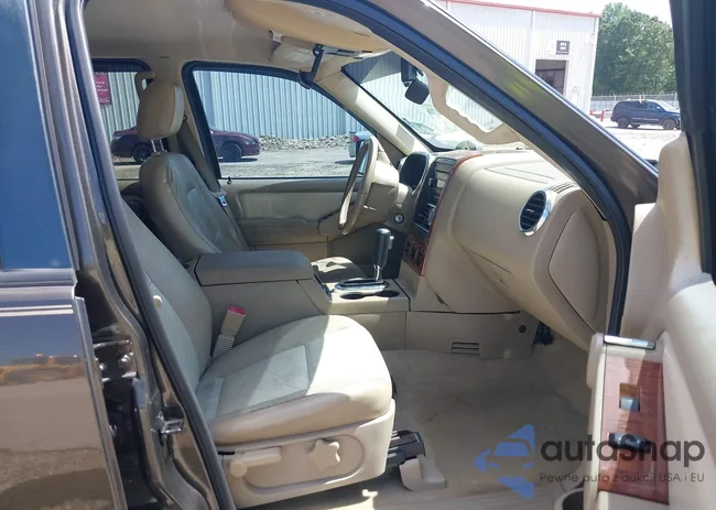 1FMEU64E78UA68637: 42773930