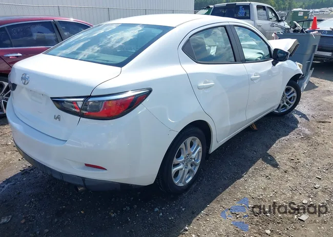 3MYDLBZV8GY107141: 42775320