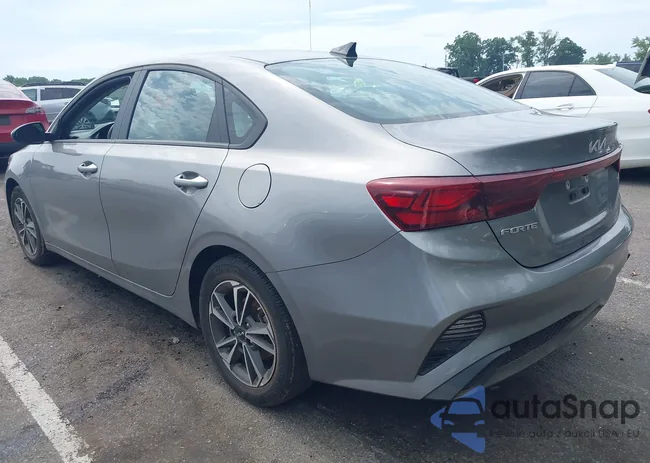 3KPF24AD8RE738503: 42774843