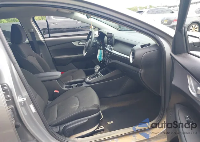 3KPF24AD8RE738503: 42774843