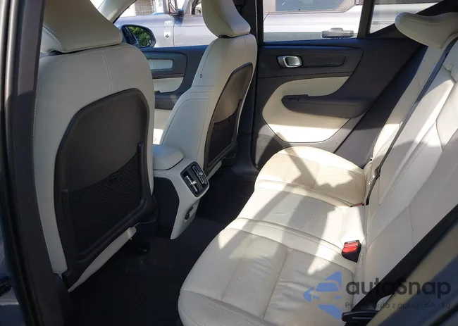 YV4K92HN6P2975432: 42776351