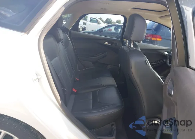 1FADP3N2XHL295925: 42777261