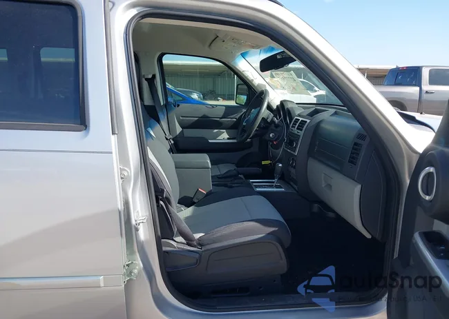 1D8GT58K08W150483: 42777595