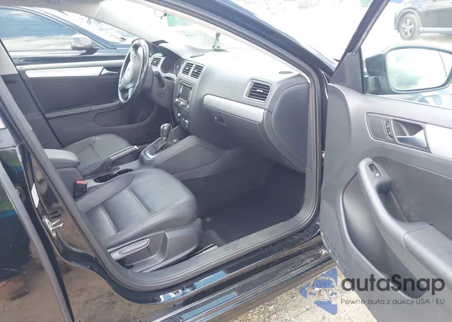 3VWLP7AJ7CM412326: 42776800