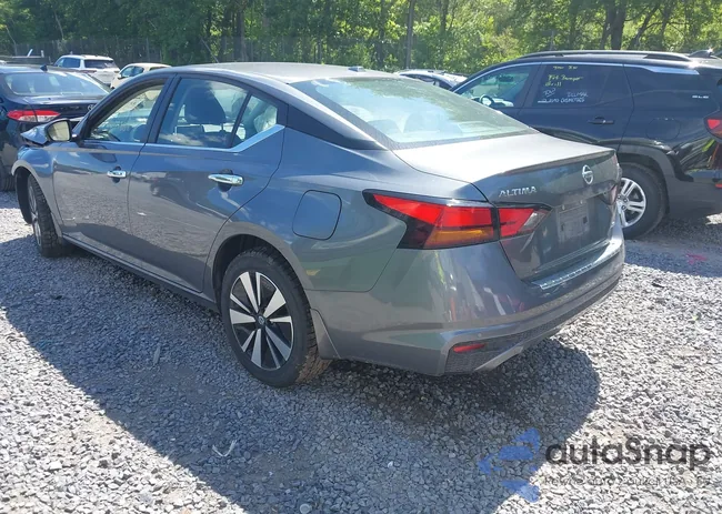 1N4BL4DW3NN400768: 42776818