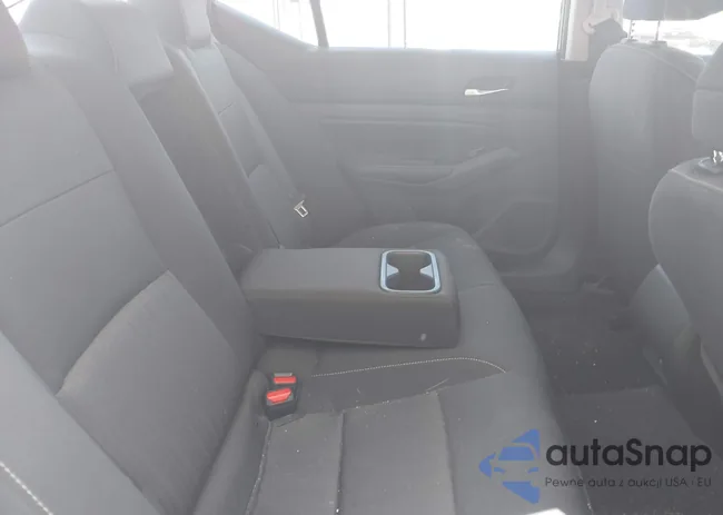 1N4BL4DW3NN400768: 42776818