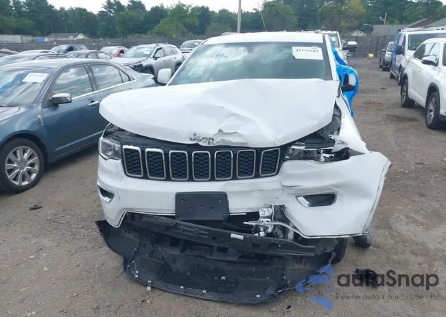 1C4RJFAG8JC286229: 42779103