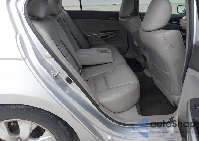 1HGCP2F80AA110013: 42779551