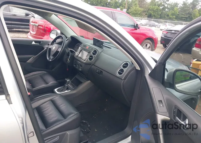 WVGAV9AX5AW001547: 42780280