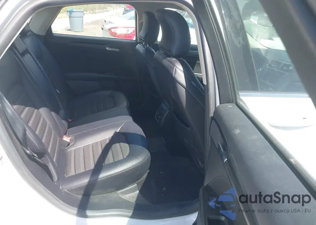 3FA6P0LU7JR166379: 42779679