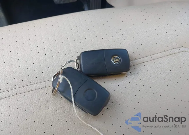 1VWBA7A3XJC012953: 42782032