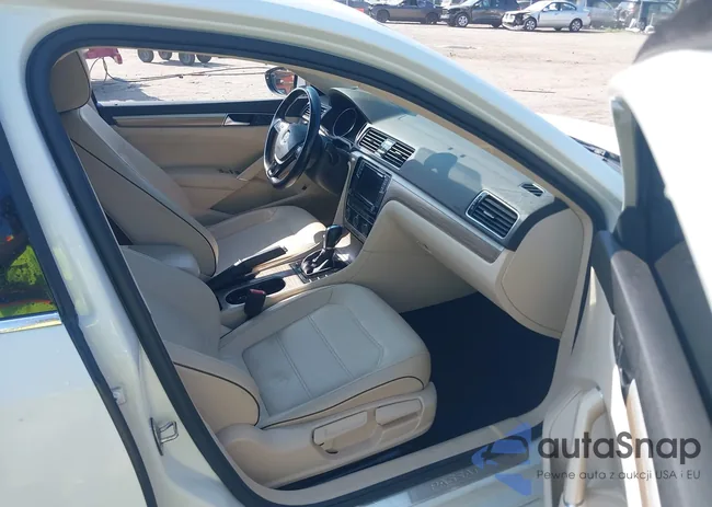 1VWBA7A3XJC012953: 42782032