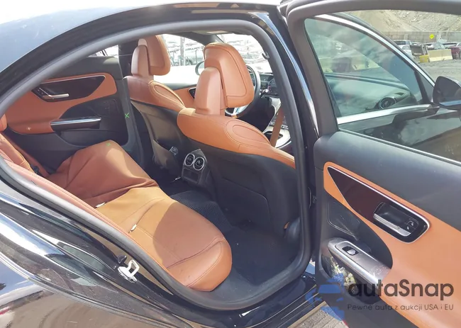 W1KAF4HB2PR070269: 42784641