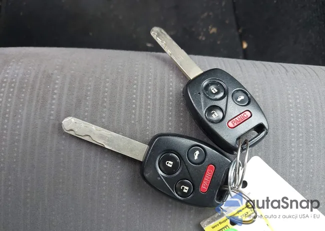 1HGCP2F34BA109131: 42785718