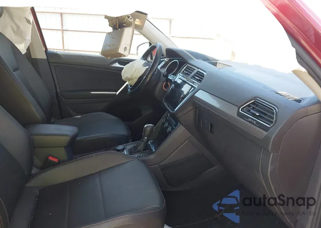 3VV2B7AX3JM143905: 42785841