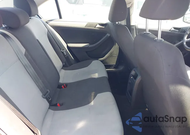 3VW2B7AJ0HM370440: 42786991