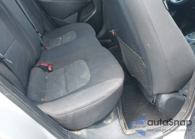 KNADM4A32G6597646: 42787261